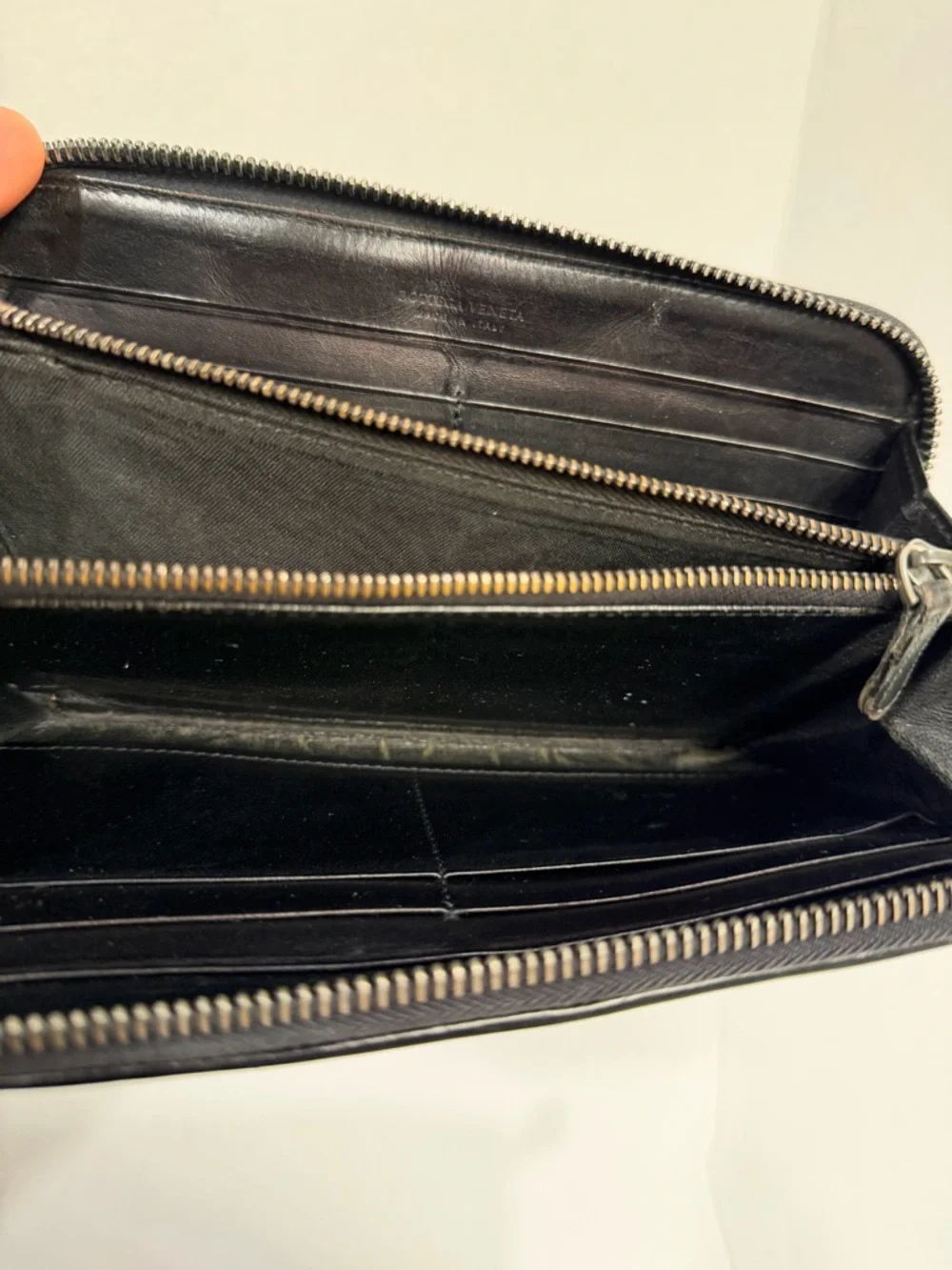 BOTTEGA VENETA Black Leather Hobo Bag with Braided Handle with matching wallet - Picture 10 of 10